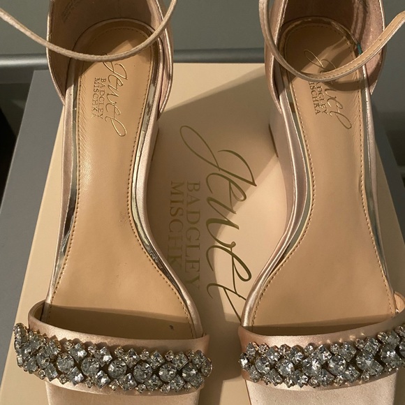 Elegant - Picture 4 of 4